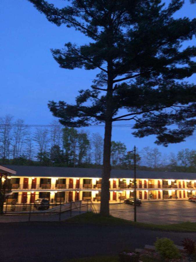 Amber'S Inn And Suites Вісконсин Деллс Екстер'єр фото