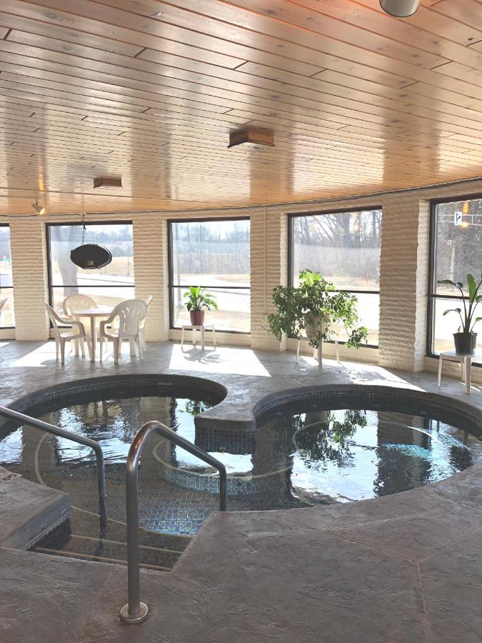 Amber'S Inn And Suites Вісконсин Деллс Екстер'єр фото