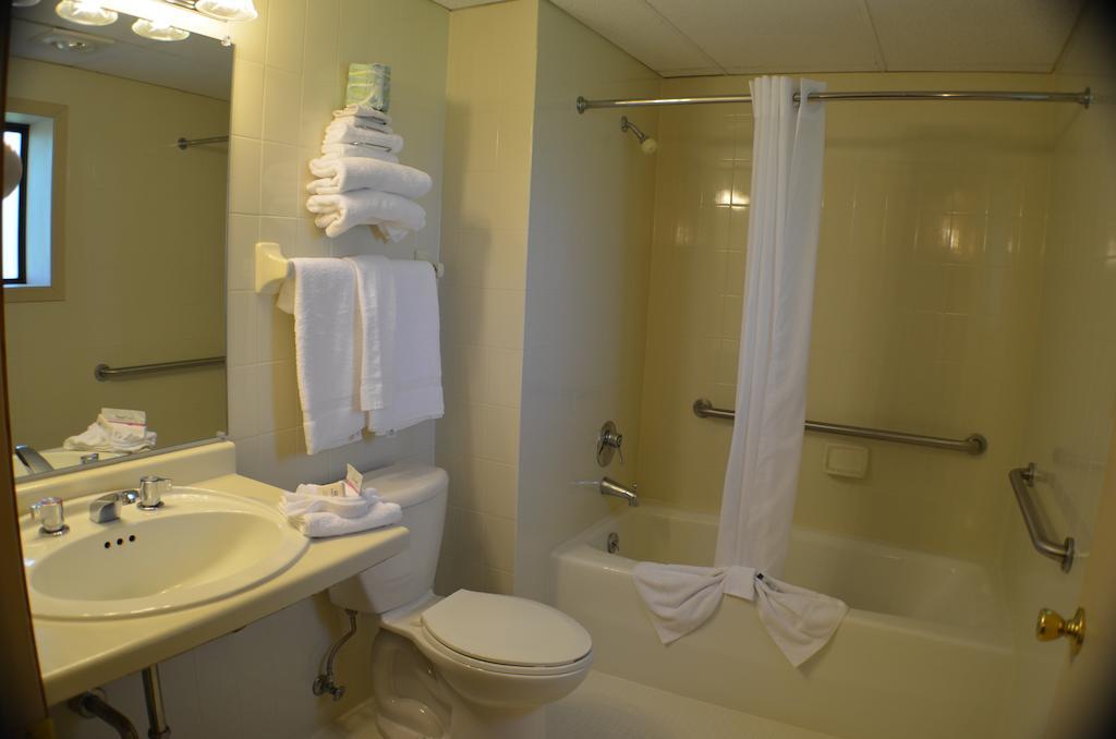 Amber'S Inn And Suites Вісконсин Деллс Номер фото